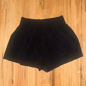 Vuori Women's Black Villa Shorts